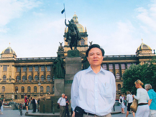 1636337068807959.jpg 桂会长考察匈牙利英雄广场1.jpg