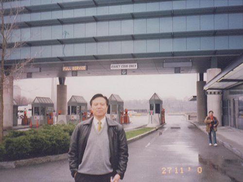 In 2000, President Gui visited Duolun, Canada