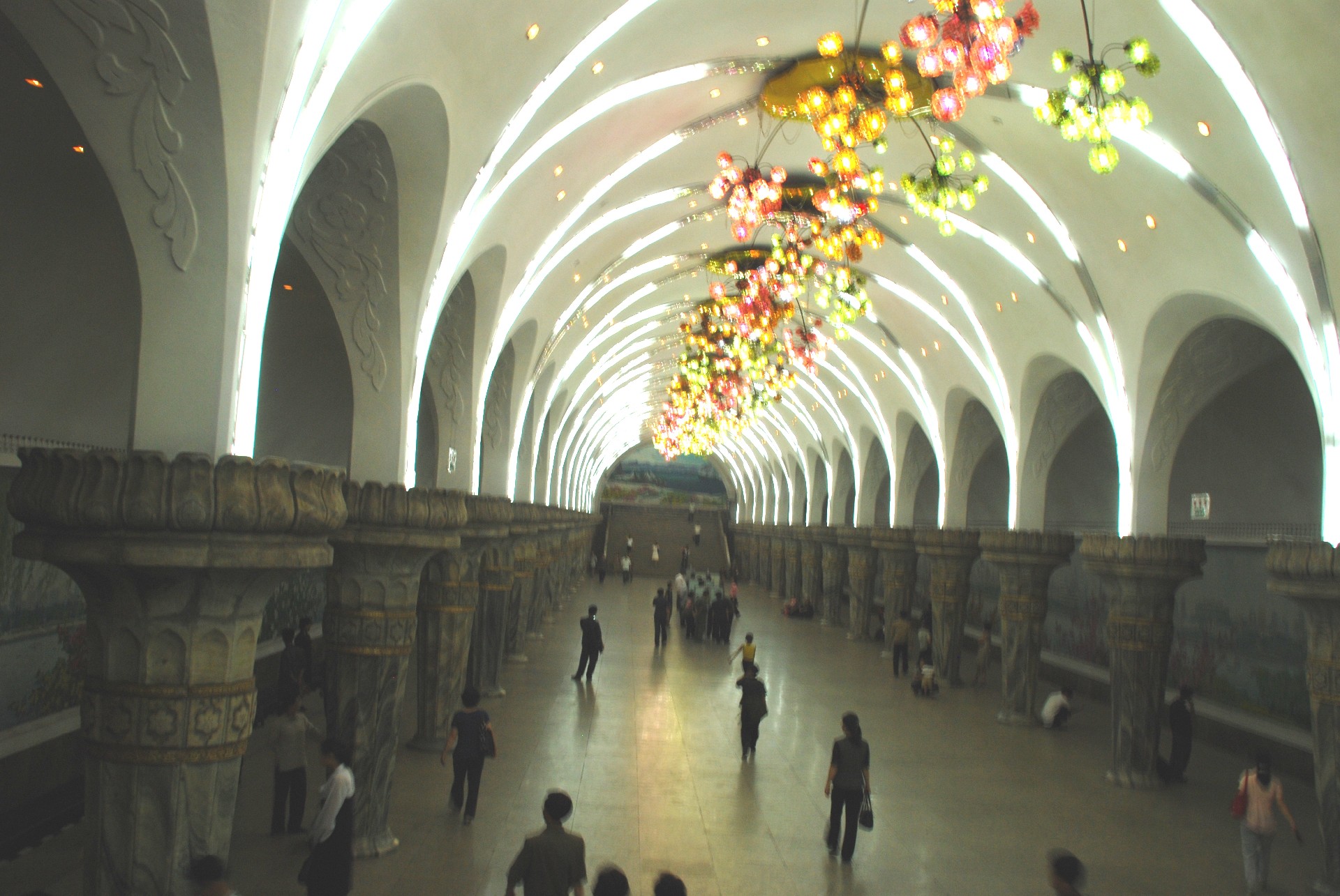 1654759158156831.jpg 平壤地铁站.JPG